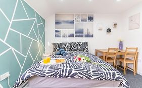 Stylish Studio In Moseley Village